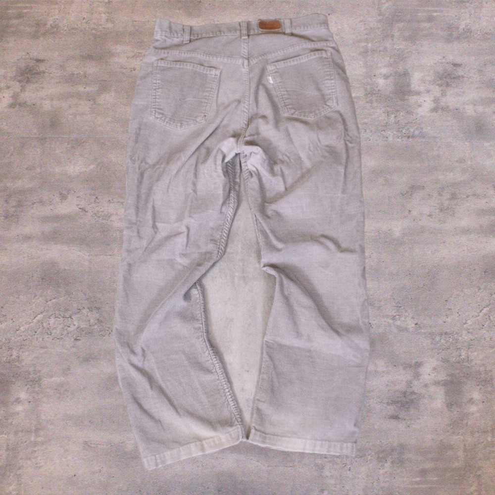 Vintage 1990's Levis Baggy Relax Fit Wide Legged Corduroy Grey Pant's